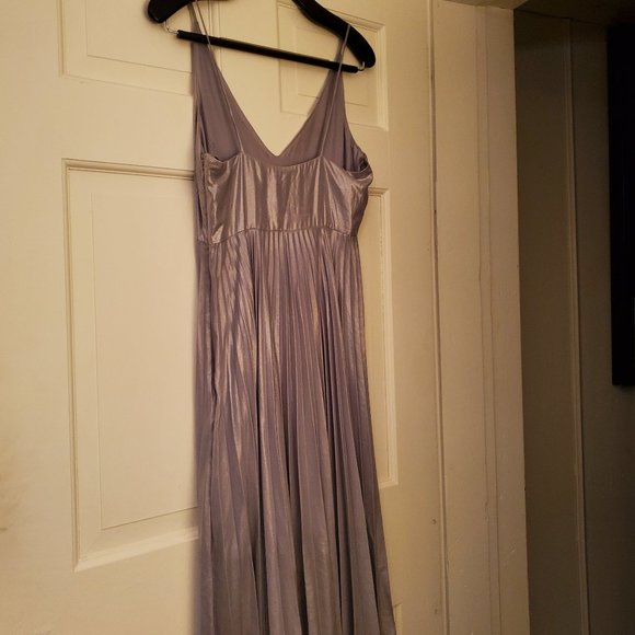 TOPSHOP Metallic Plunge Pleat Midi Dress - Picture 5 of 7